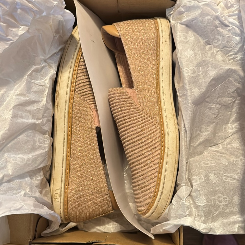 W/Sammy UGG light pink with glitter comfortable only use about a handful.